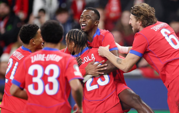 广禾配资 7-2! 6-1! 欧冠疯狂一夜, 巴黎巴萨狂胜, 穆帅惨败, 马竞溃败